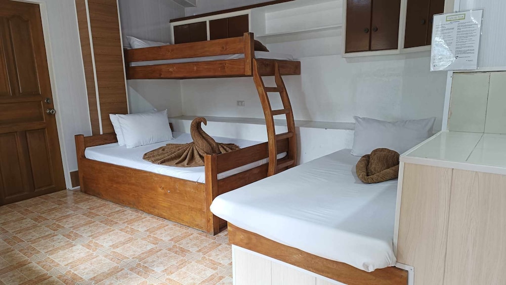 ECONOMY, MULTIPLE BEDS, PRIVATE BATHROOM