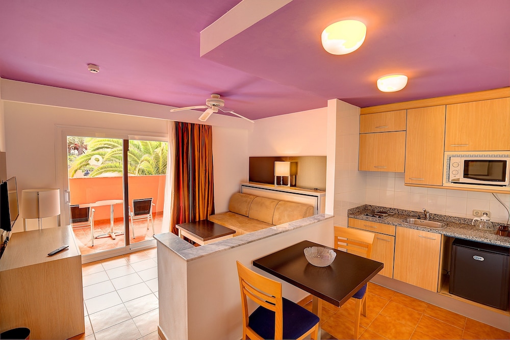 SBH Monica Beach Resort 10/47