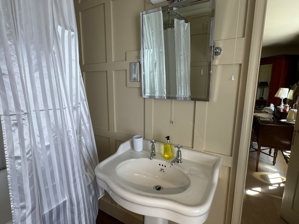 The Old Vicarage B&B 50/50