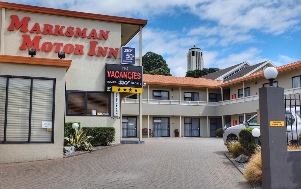 Marksman Motor Inn 5/47