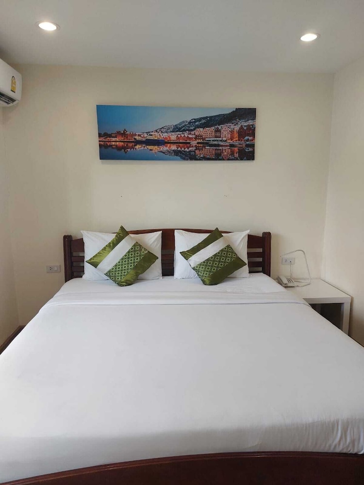 V Check Inn Sukhumvit 22 24/54