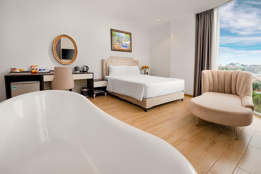 RHM Luxury Hotel And Suite 25/53