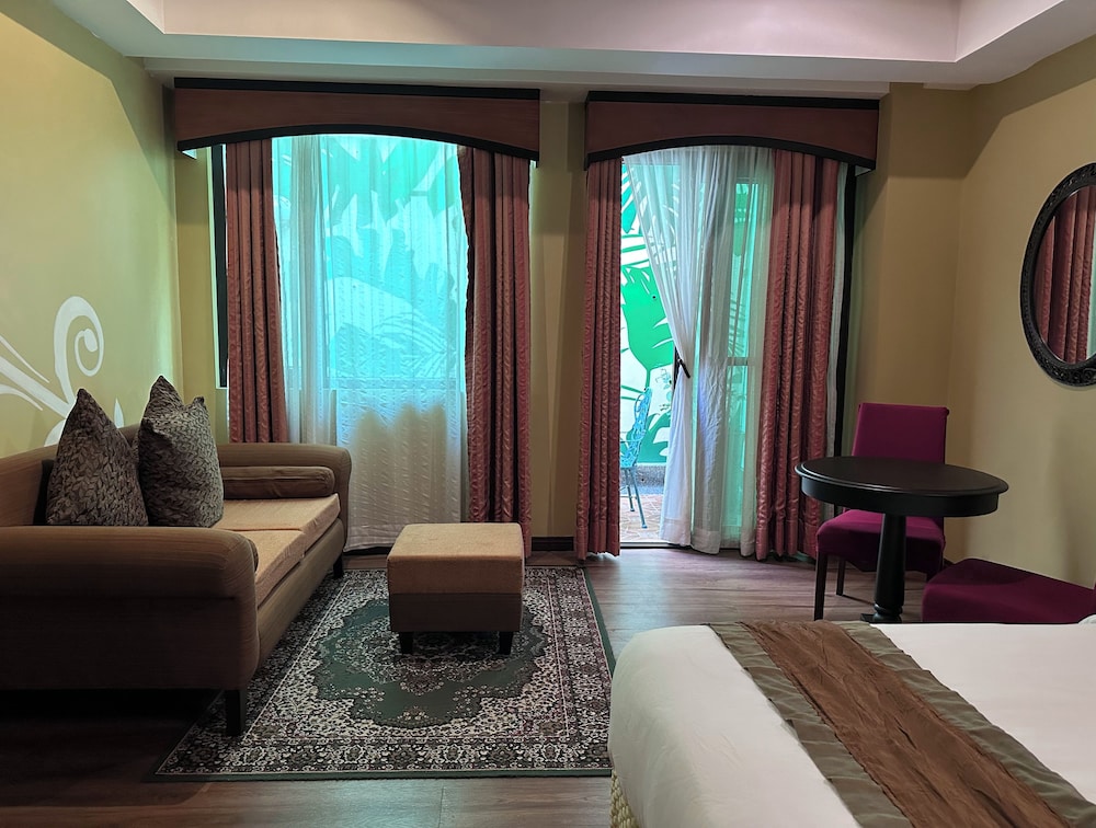 Lee Boutique Hotel 30/74