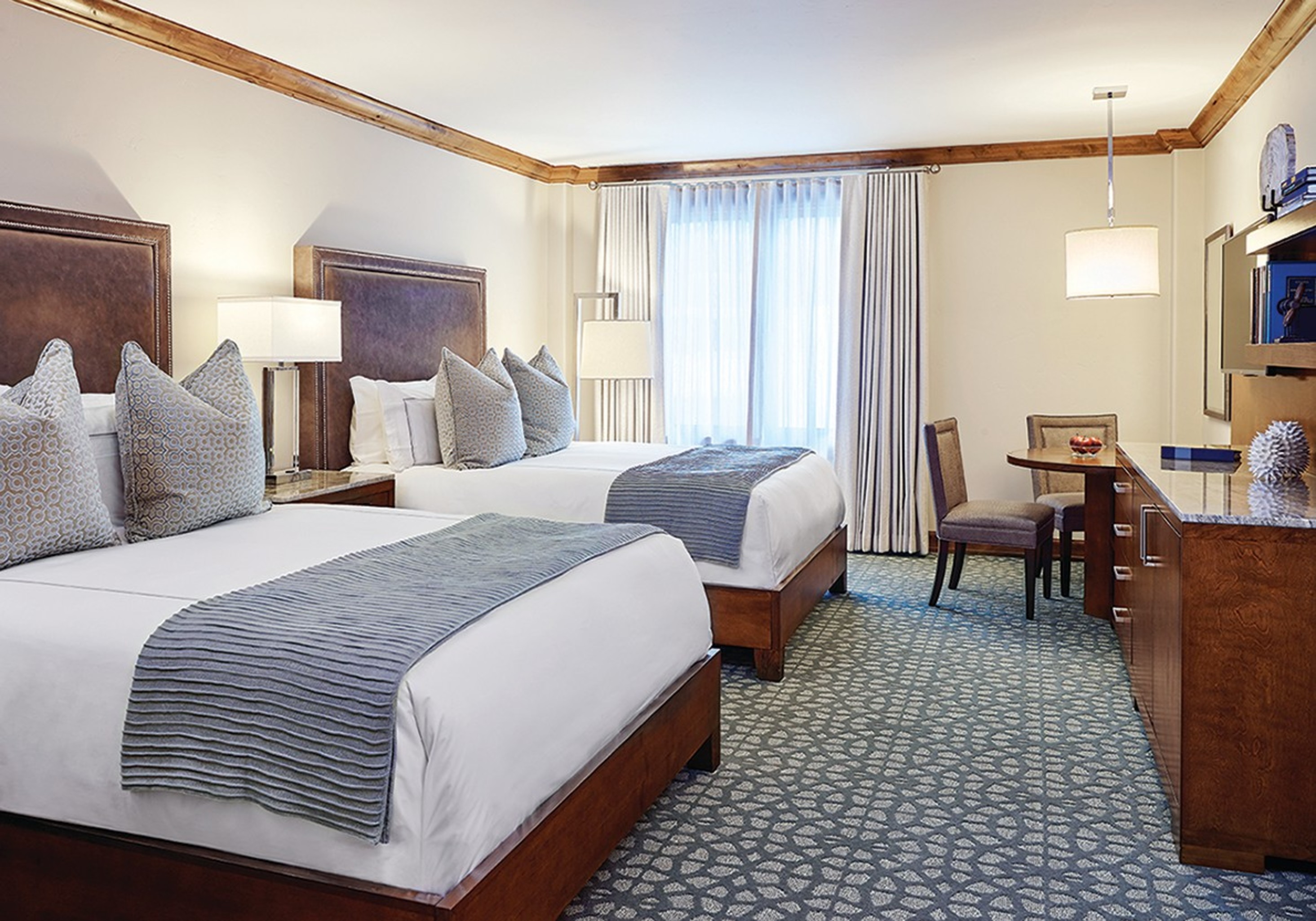 PLAZA, LUXURY, 2 QUEEN BEDS