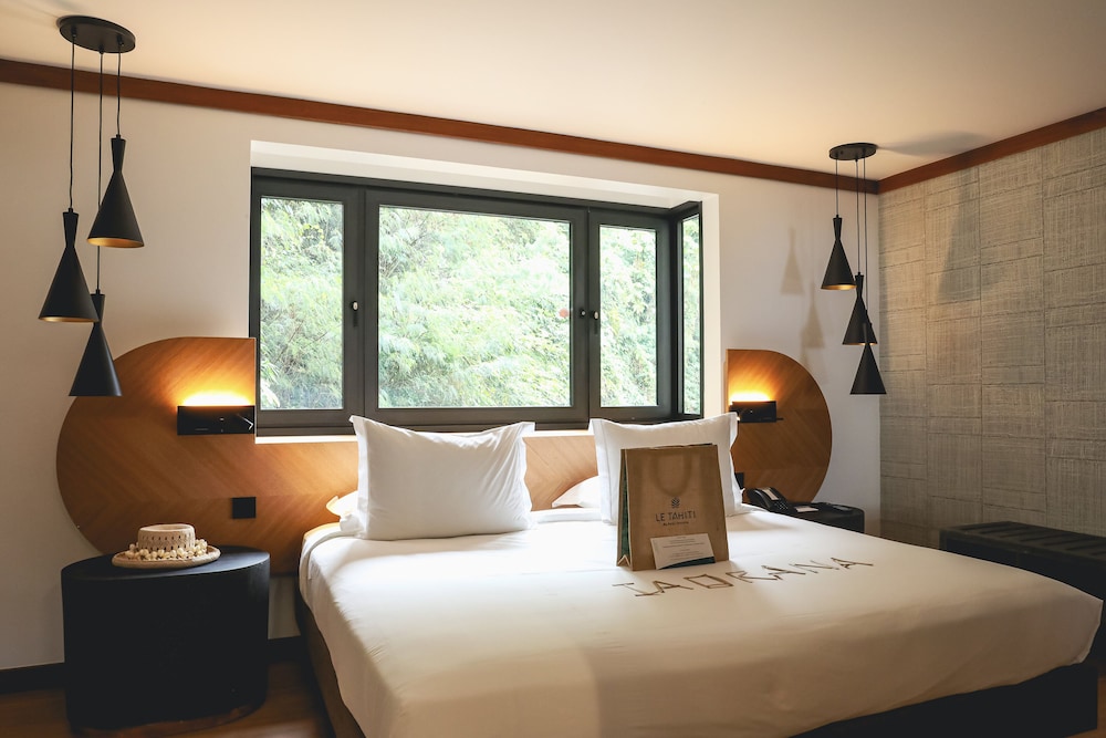 2 Bedrooms, Royal, Suite, 2 King Beds, Ocean Front, Sofa, Private Pool