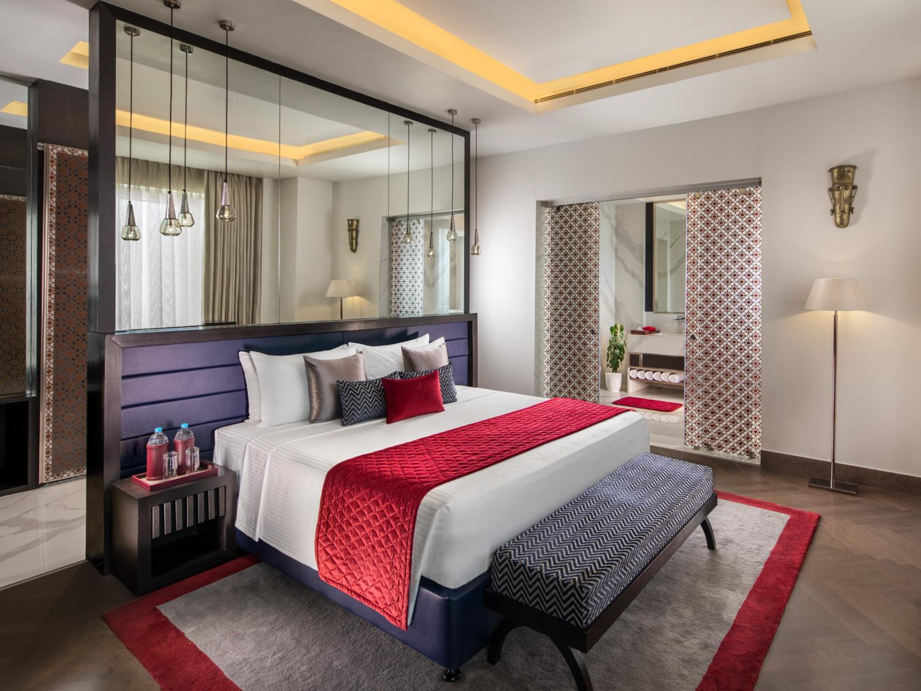 جناح رئاسي، Sandal Suites Op. By Lemon Tree Hotels 2/6