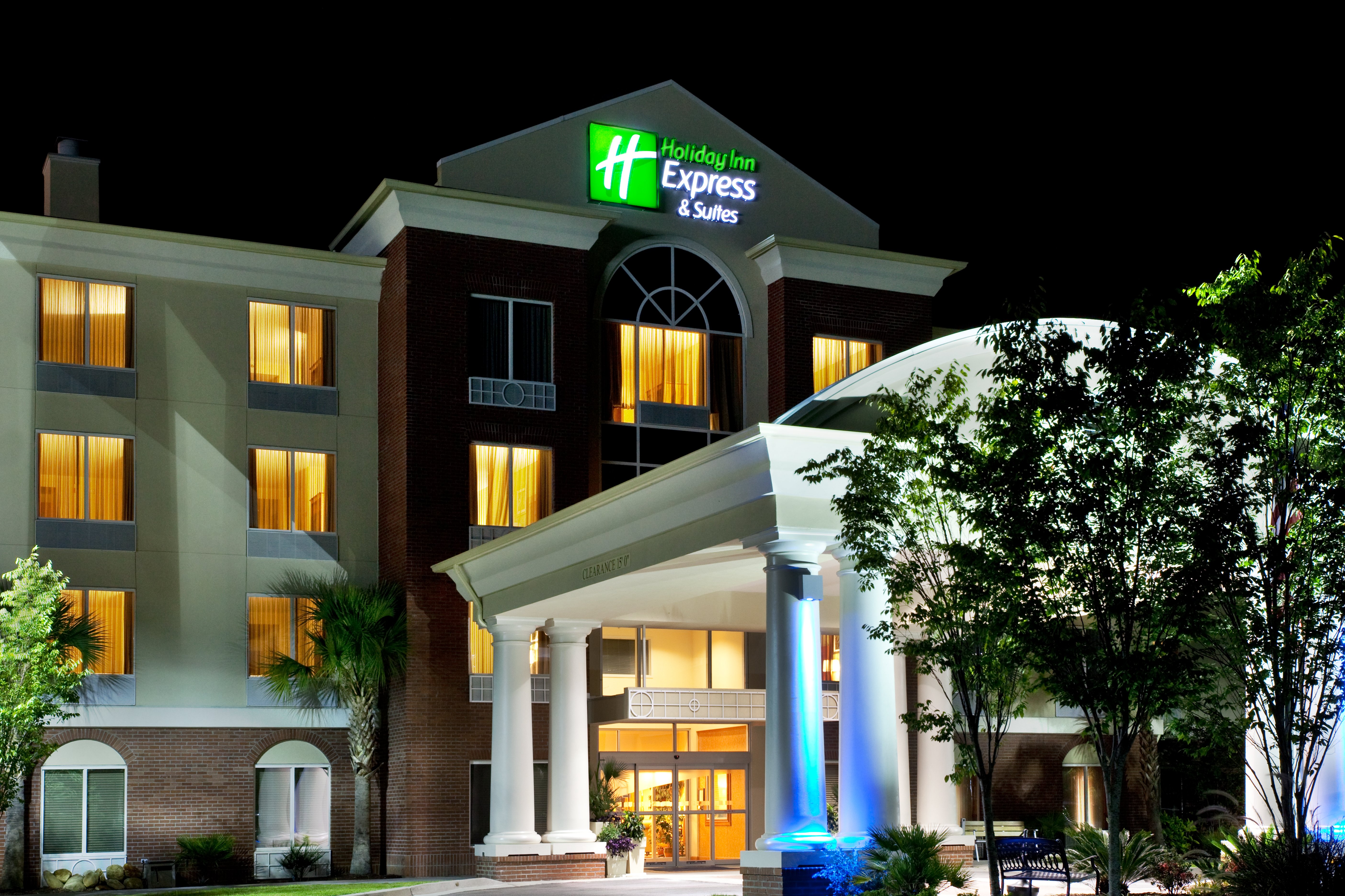 Holiday Inn Express Hotel And Suites Charleston North 2/56