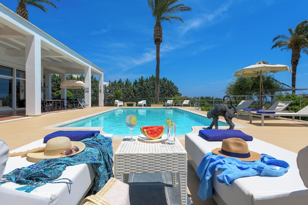 GRANDE DAME VILLA - RHODES 21/50