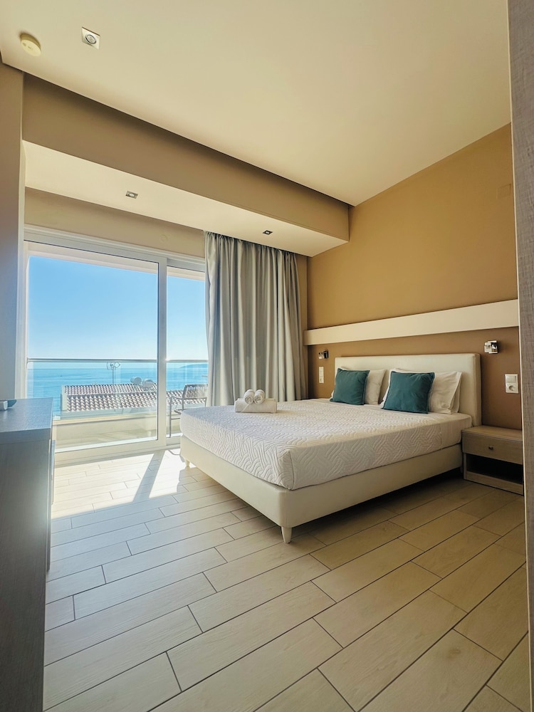 Saradari Beach Hotel 13/50