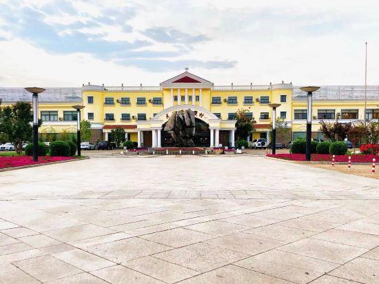 Tianhaoyuan Country Club 15/16