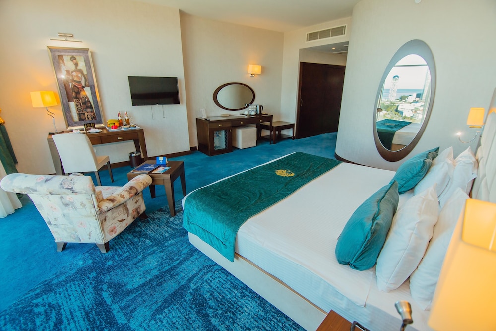 Superior, King Bed, Sea View, JRW Welmond Hotel & Casino Batumi 4/6