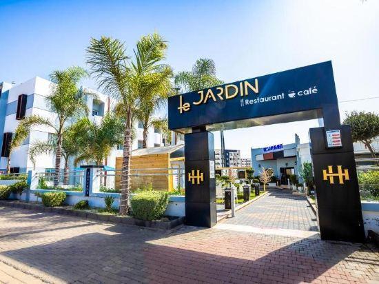 Hospitality Inn 44/52