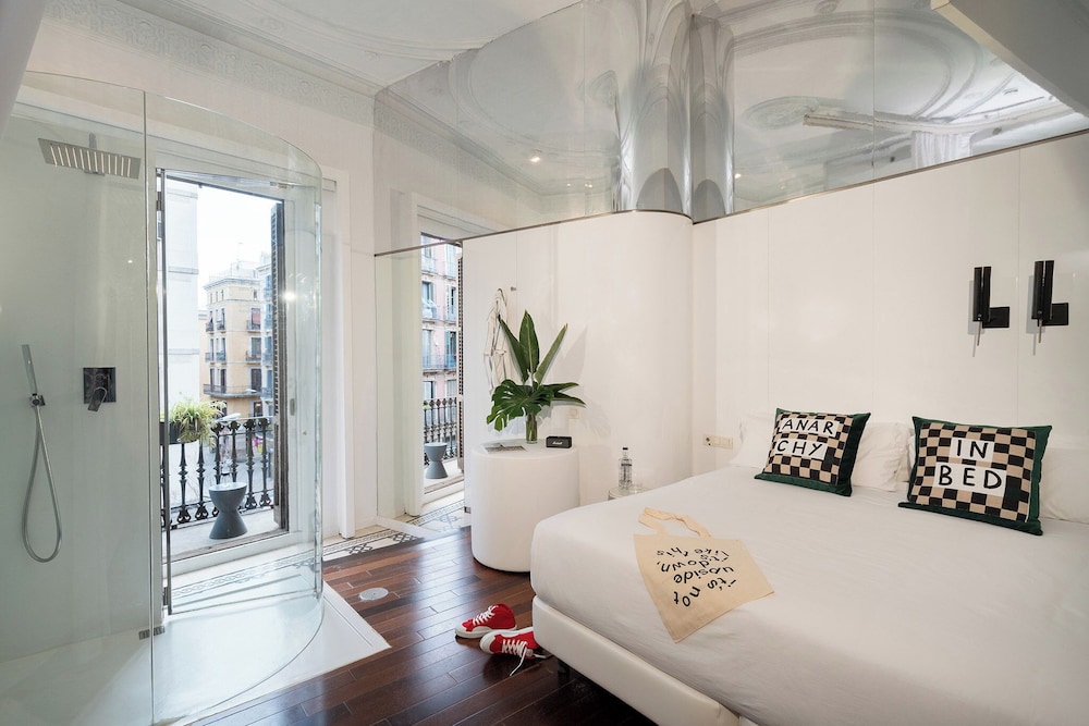 DELUXE, DOUBLE BED, BALCONY