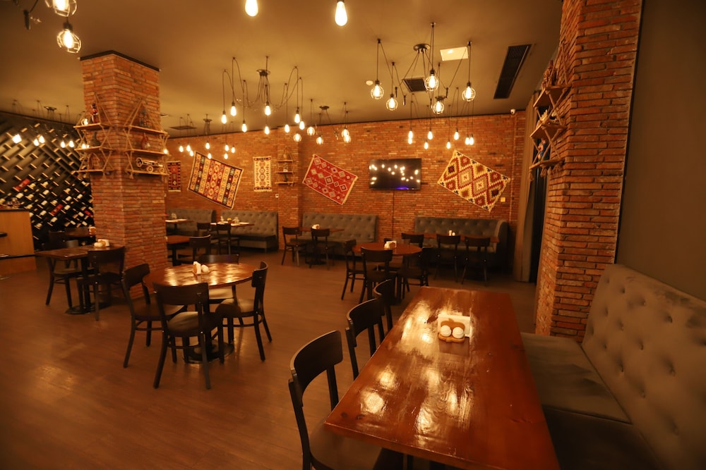 Bricks Hotel 41/57