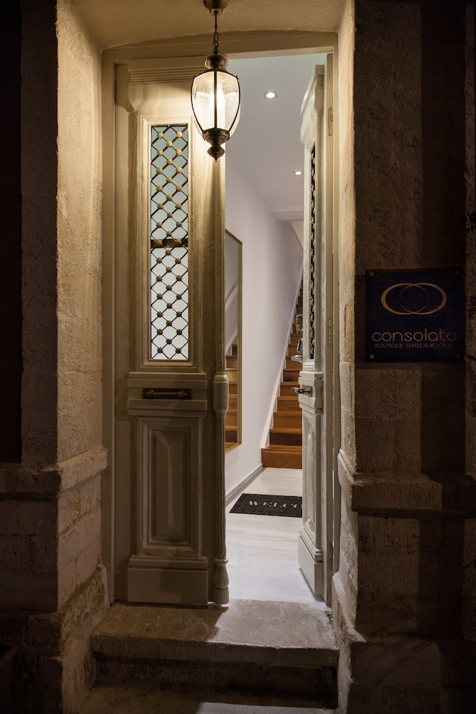 Consolato Boutique Suites 78/94