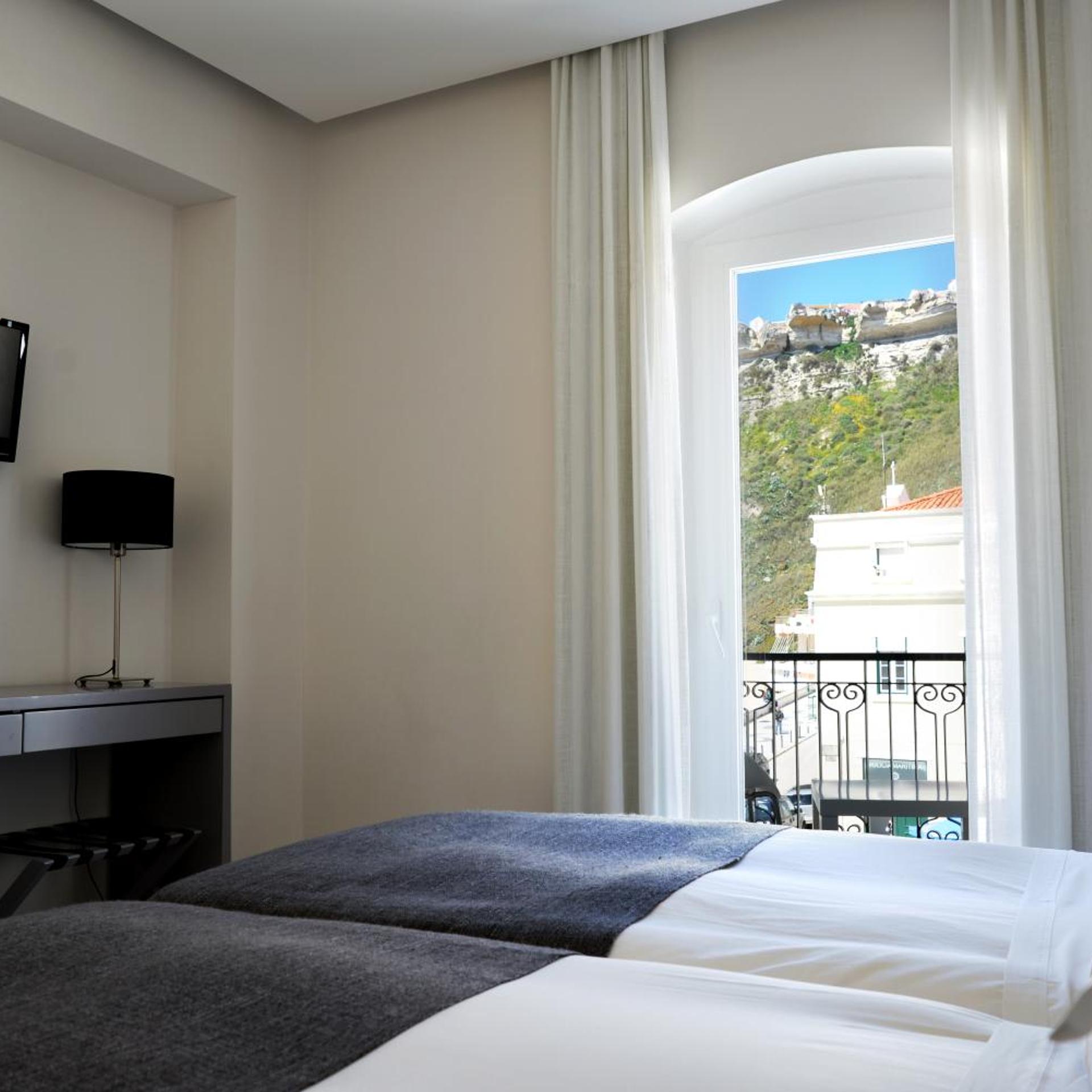 Room, Double Bed, Lateral Side Sea View, Balcony 4/6