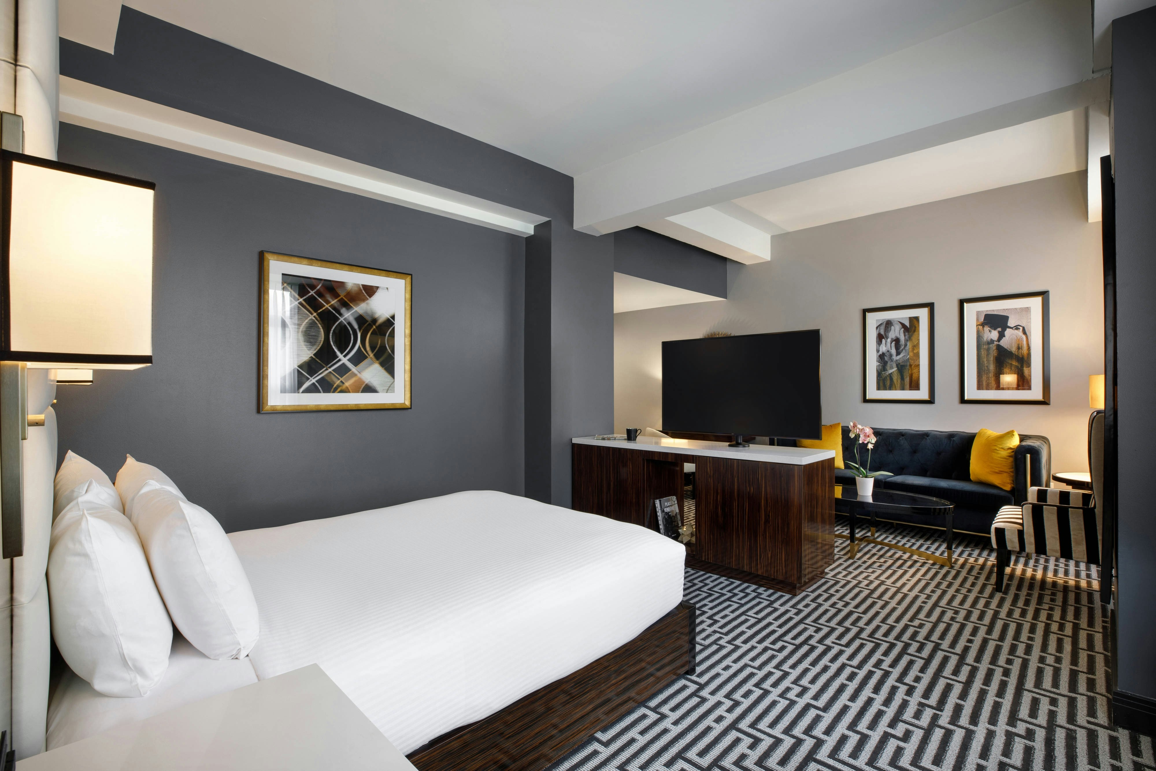 Room, Queen Bed, Hotel Metro 2/4
