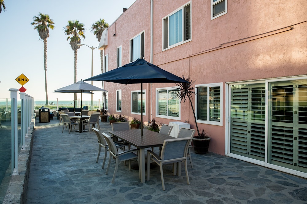 Venice On The Beach Hotel 72/74