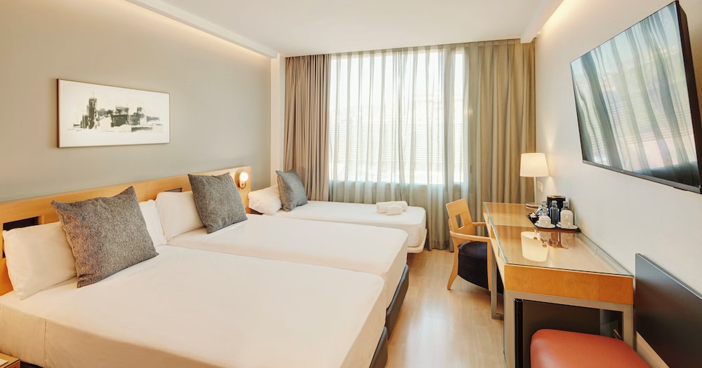 CLASSIC, TWIN BEDS, WITH EXTRA BED