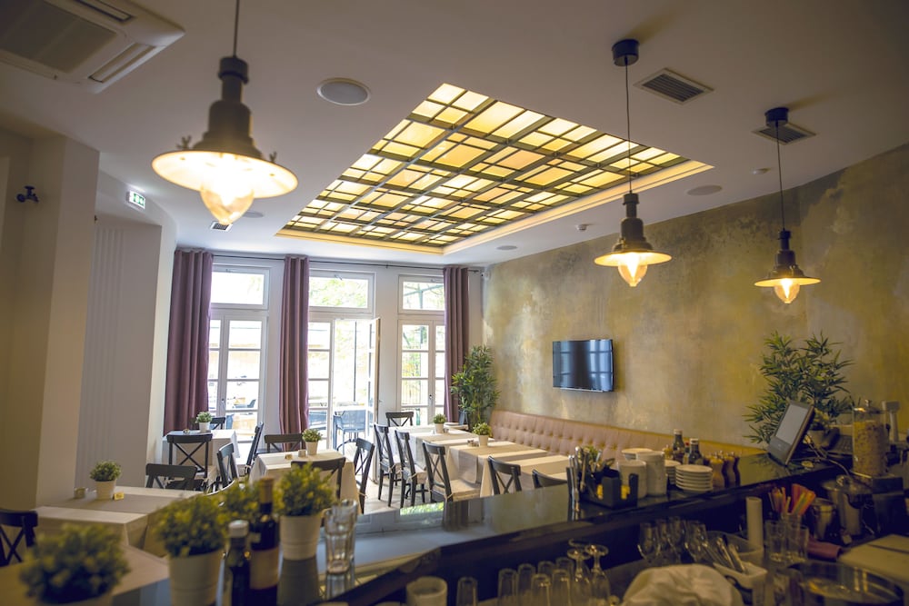 Public House Hotel 34/50