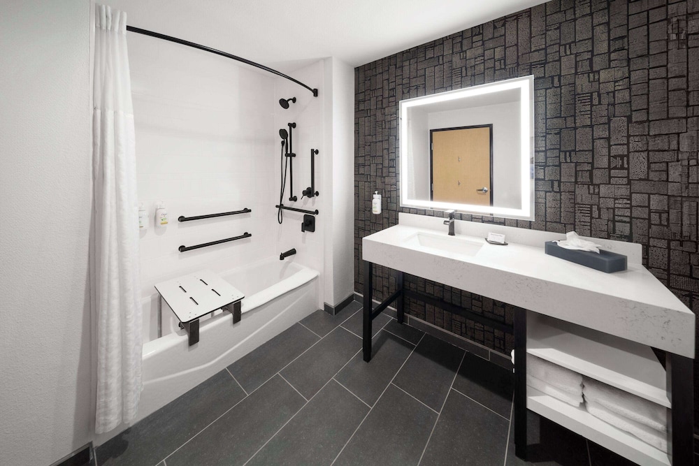 La Quinta Inn & Suites by Wyndham Austin Parmer Tech Ridge 24/24