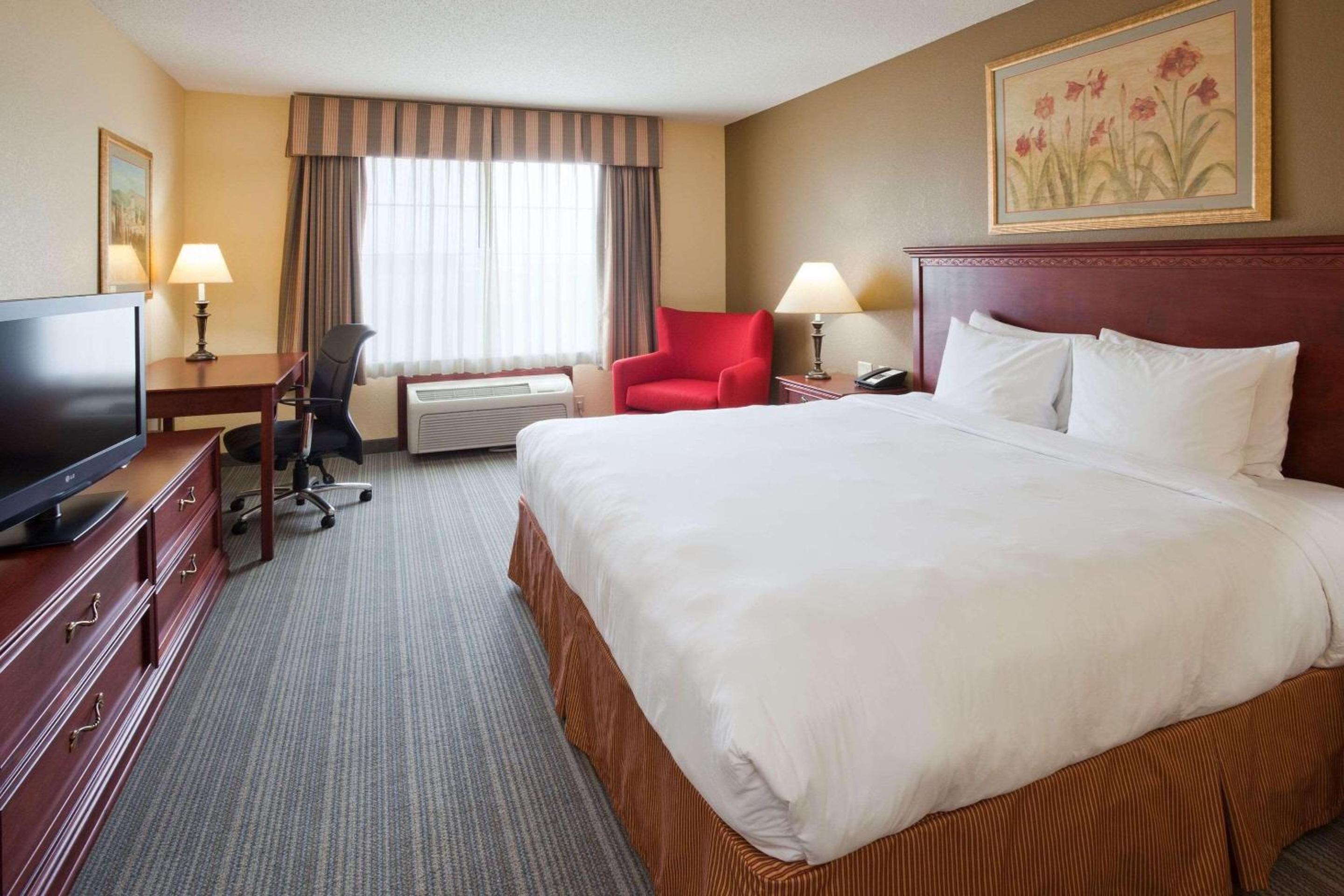 غرفة قياسية بسرير كينج، Country Inn Suites By Radisson Willmar Mn 3/7