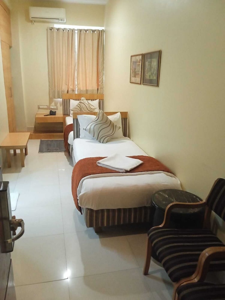 Bentley Hotel Churchgate 11/24