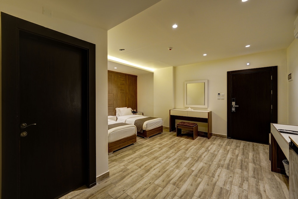 Luciana Hotel By FHM 20/58