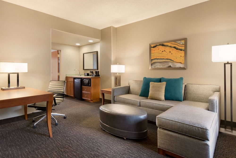 Embassy Suites by Hilton Franklin Cool Springs 41/75