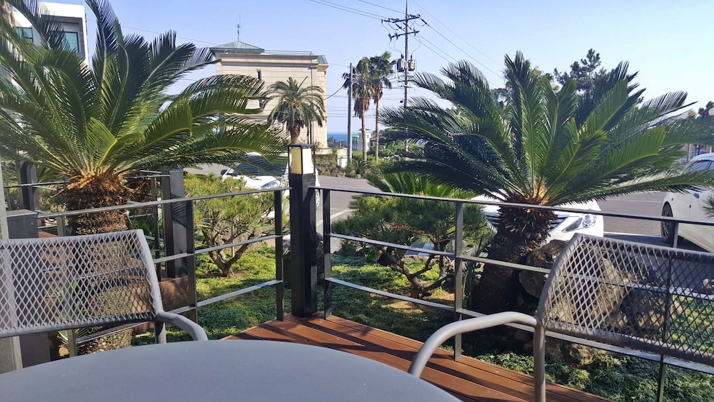 Familia Hotel Jeju 56/61