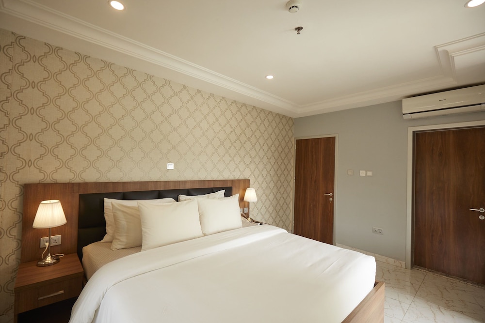 1 BEDROOM, EXECUTIVE, APARTMENT