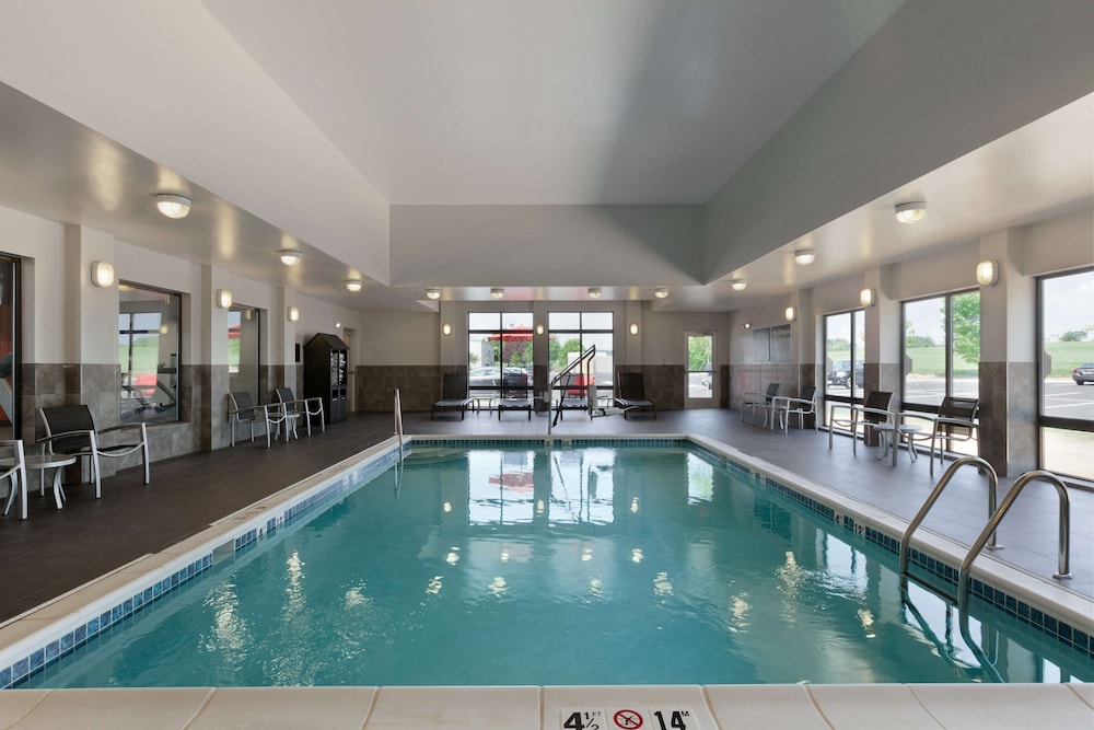 Hampton Inn And Suites Roanoke Airport 33/49