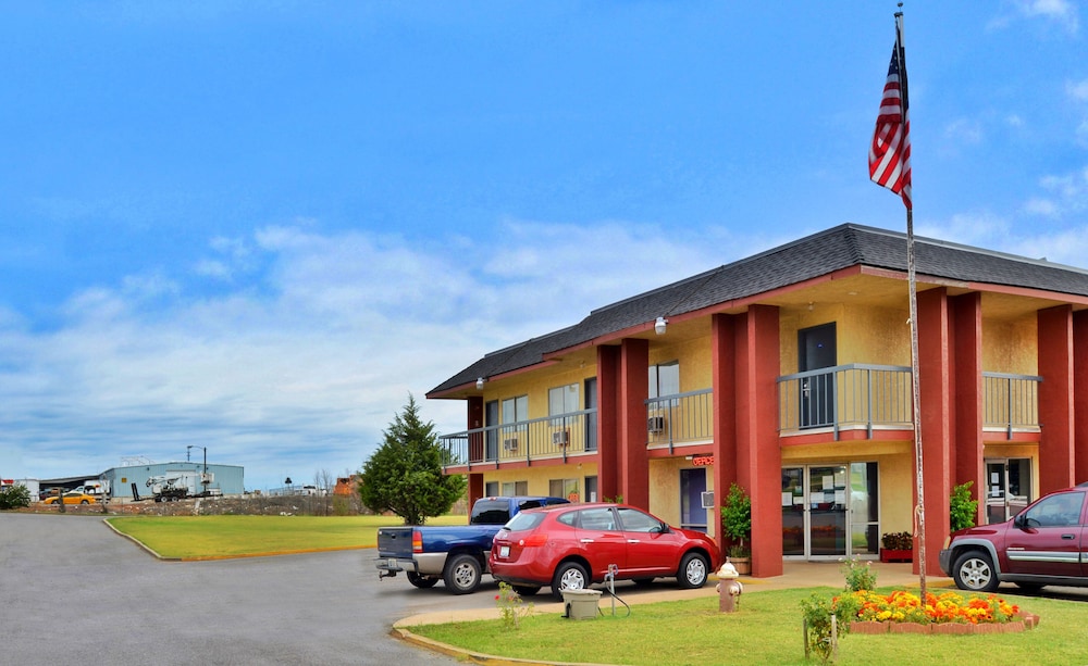 Castle Inn & Suites By OYO Chickasha 7/66