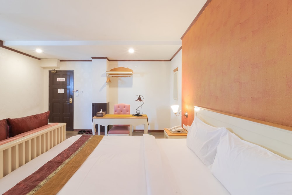 J&Y Hotel 8/23