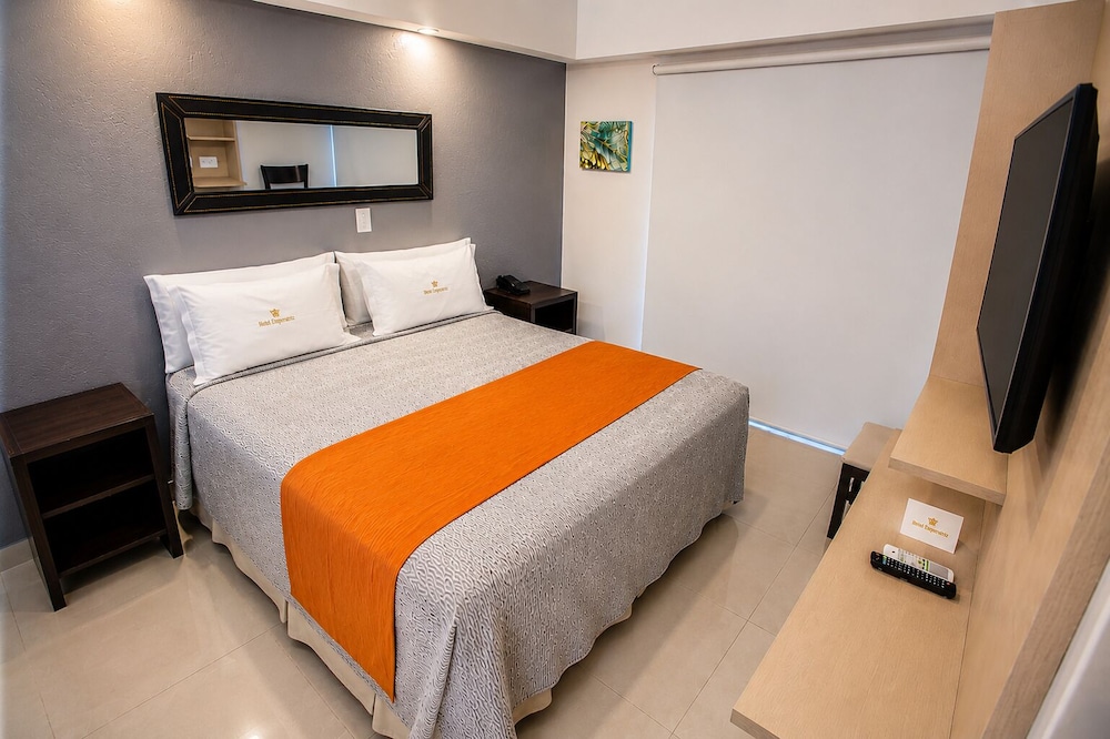 Hotel Emperatriz 24/72