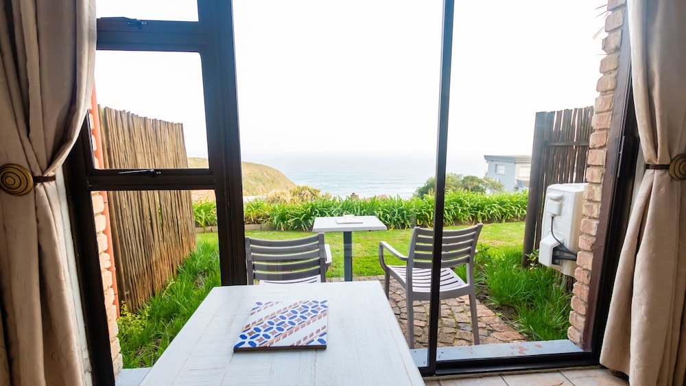 Dutton's Cove Guesthouse 45/50