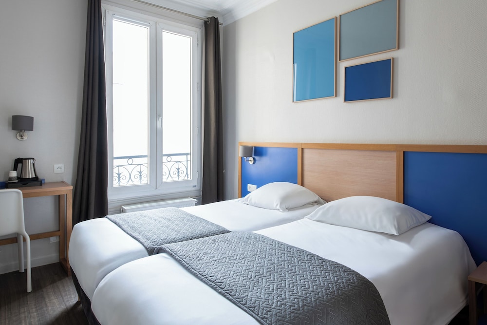 ROOM, TWIN BEDS