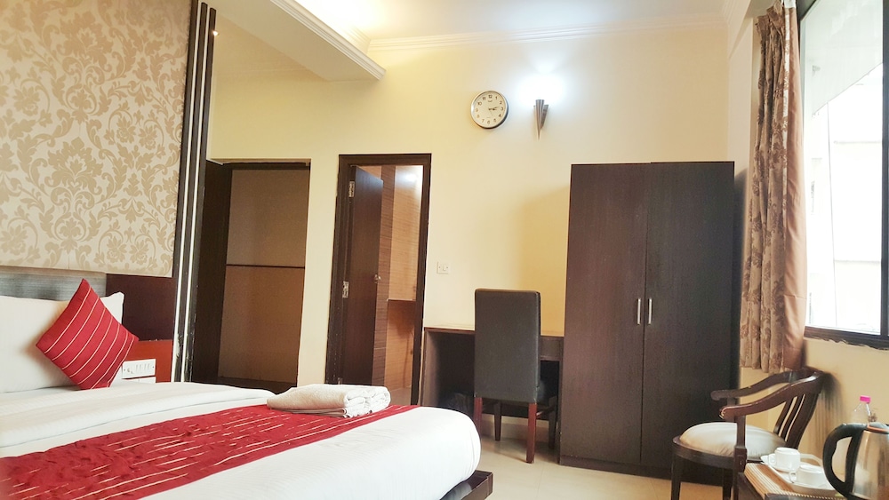 Hotel Delhi Aerocity 15/75
