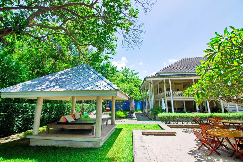 Baan Bayan Beach Hotel 69/73