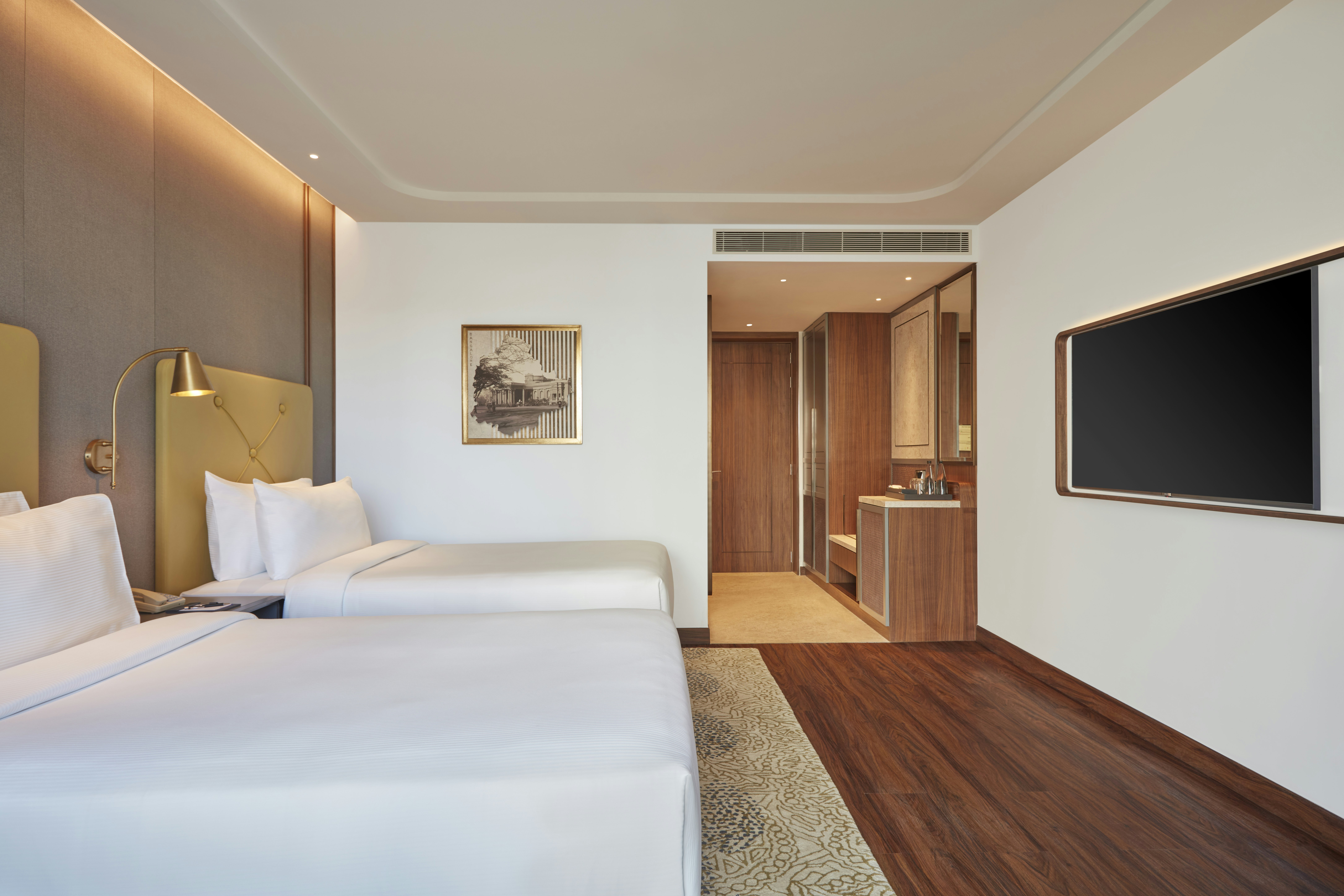 EXECUTIVE, TWIN BEDS
