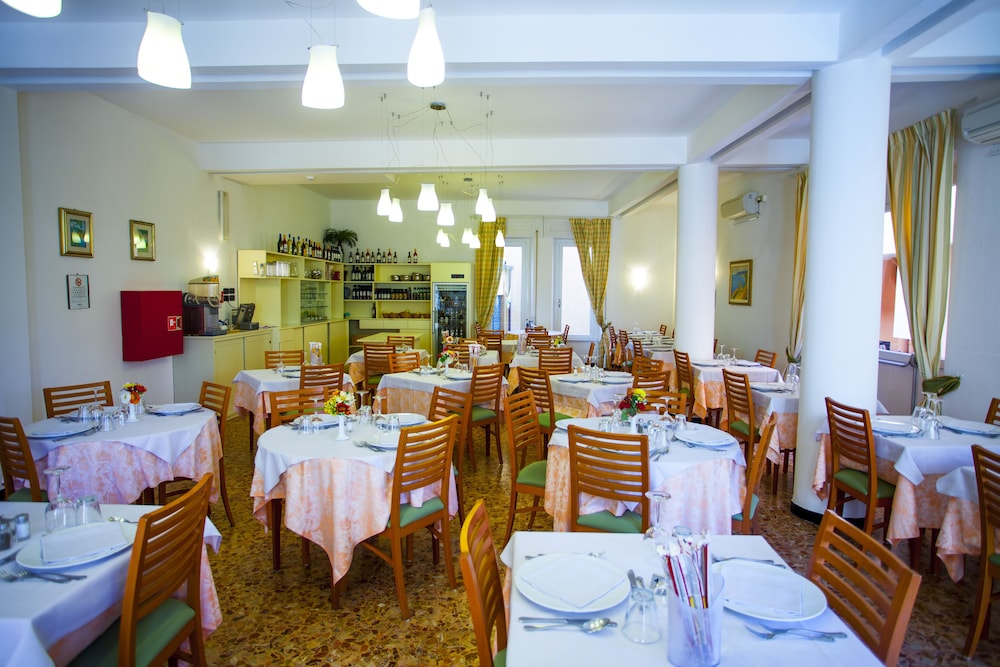 Hotel delle Rose 51/72