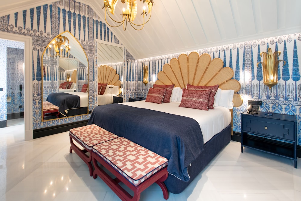 LUXURY, SUITE