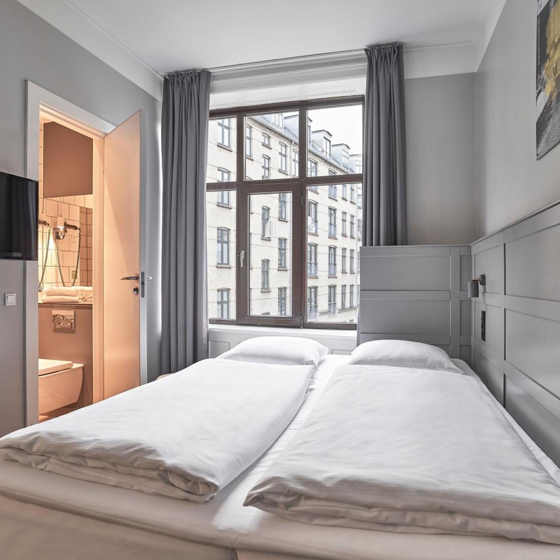 Efficiency, Double Bed