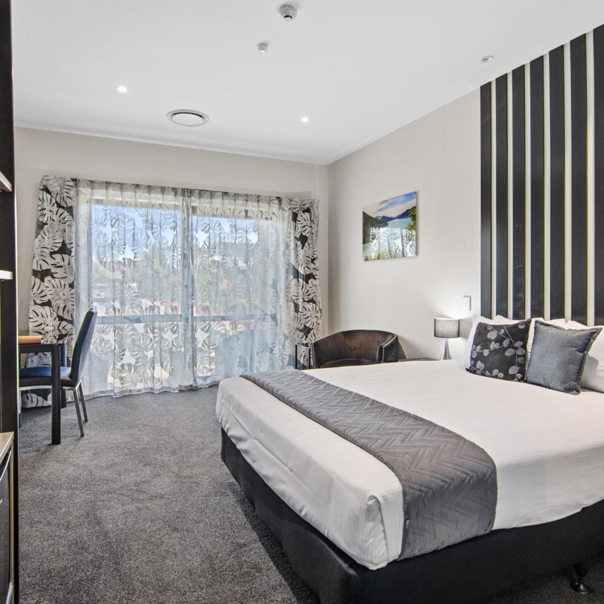 Room, Queen Bed, Balcony