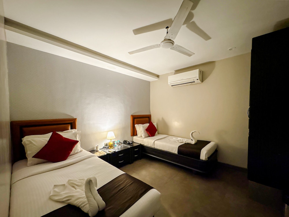 SUPER, DELUXE, TWIN BEDS