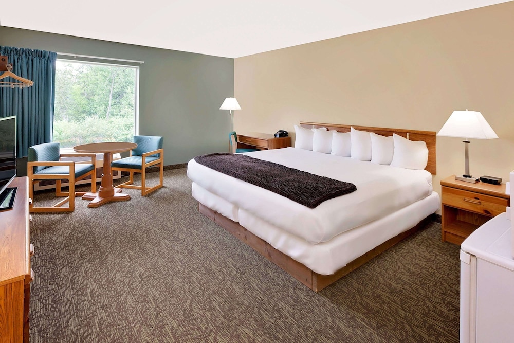 Days Inn By Wyndham Cadillac 7/39