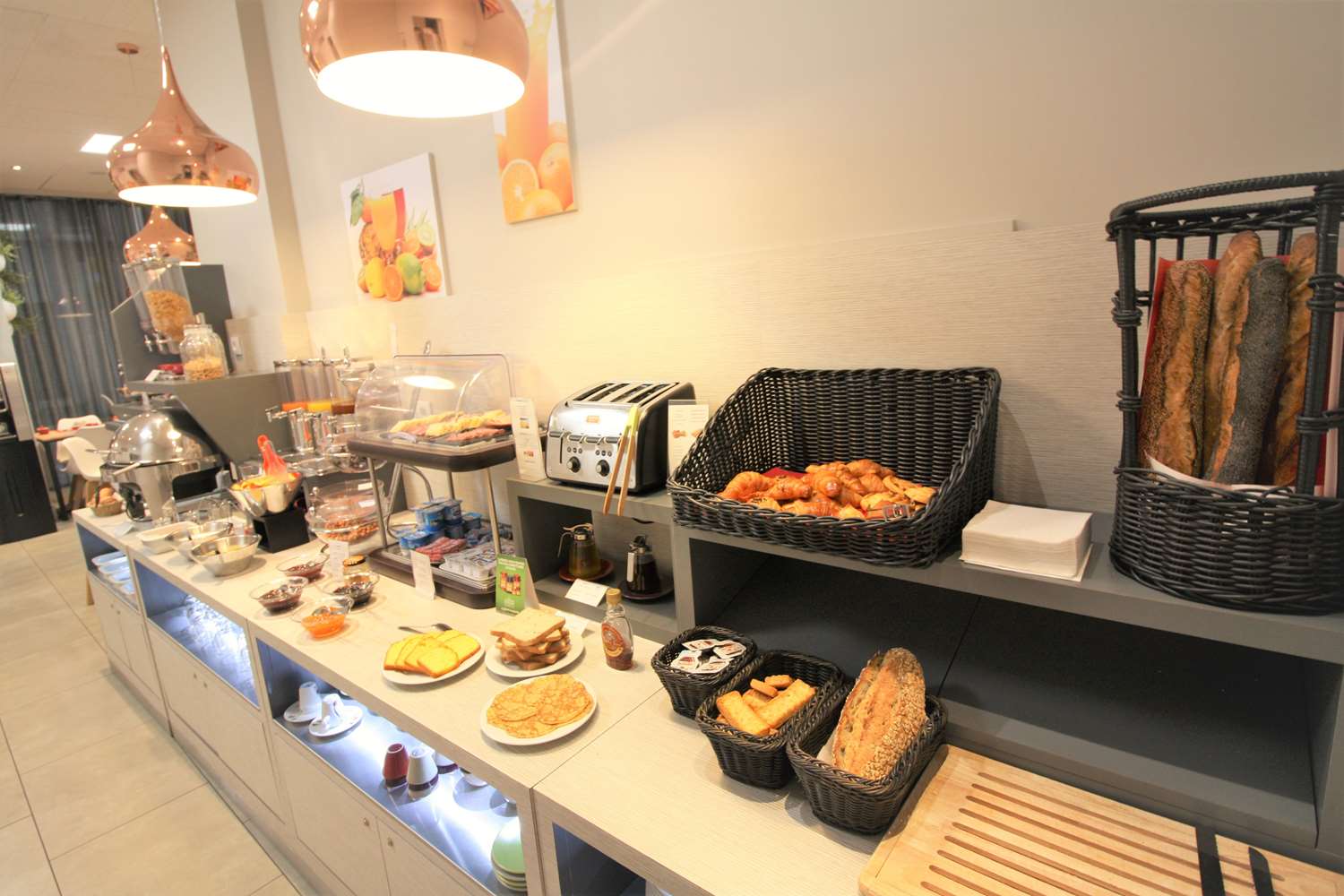 restaurant cafeteria