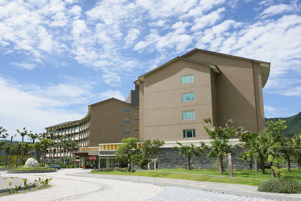 Luminous Hot Spring Resort 2/46