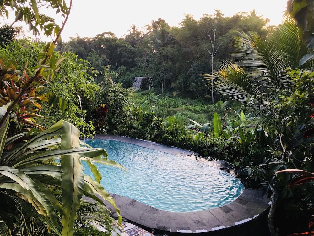 The Riverside Javanese Cottages 37/45