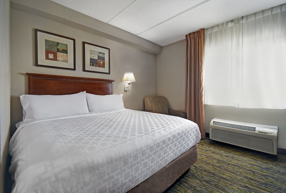 CANDLEWOOD SUITES COLUMBIA-FT. JACKSON 16/62